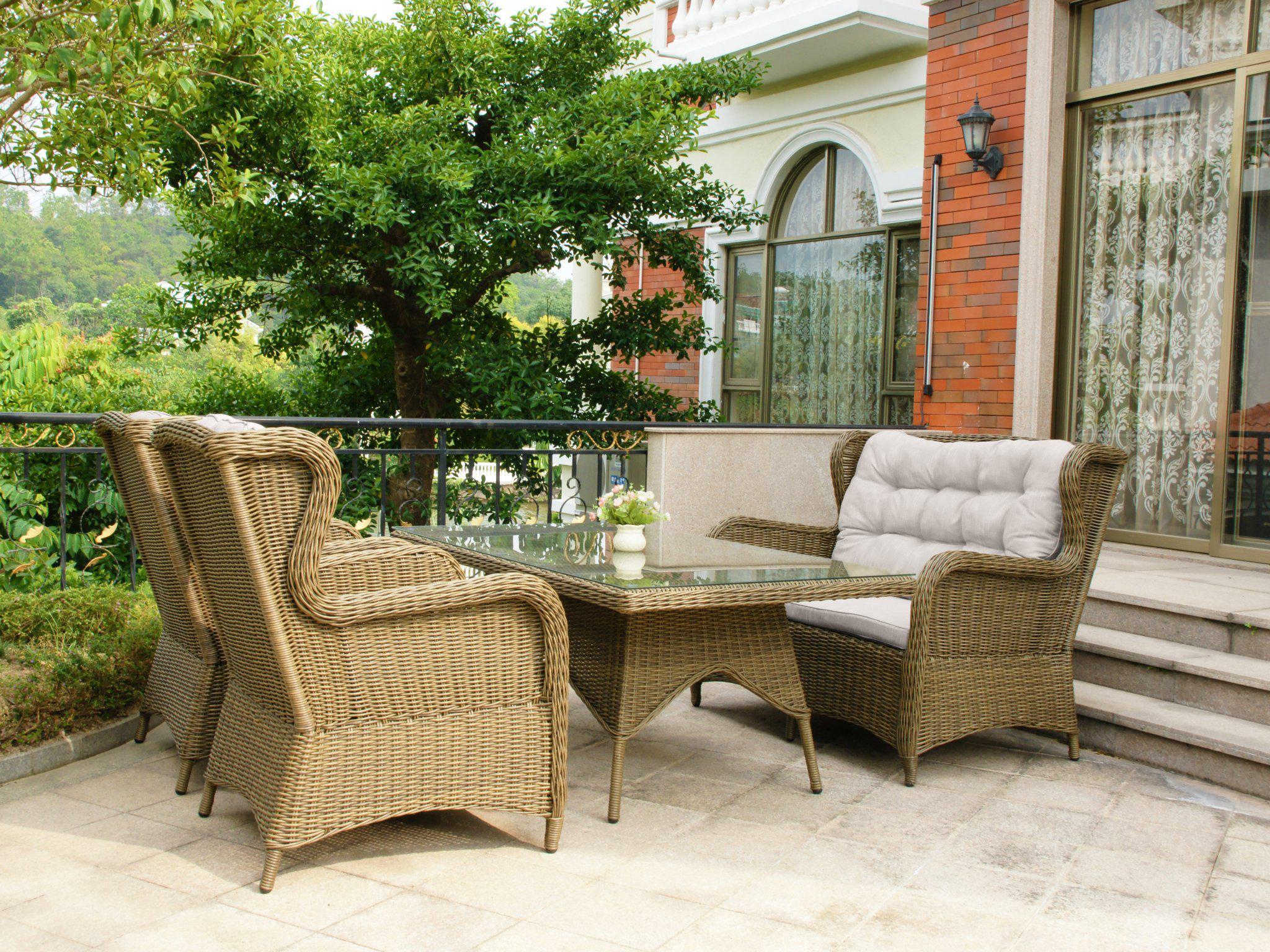Backyard Area Upgrades Using Wicker Outdoor Furniture